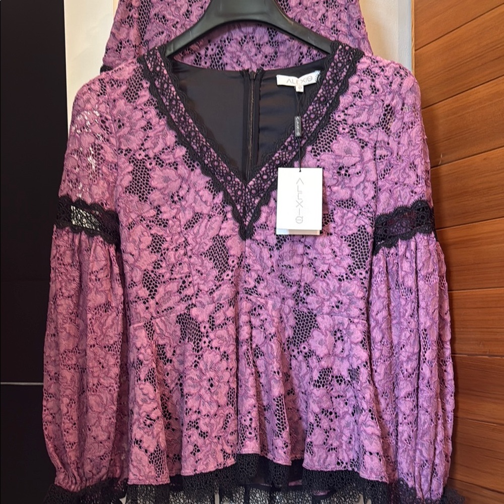 ALEXIS Katie Top Elegant Lace V-Neck Top - Purple Black NWT Small